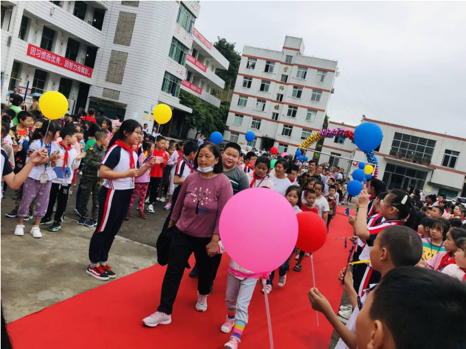 宜宾市叙州区凤仪乡小学校举行新生拜师仪式暨开学典礼