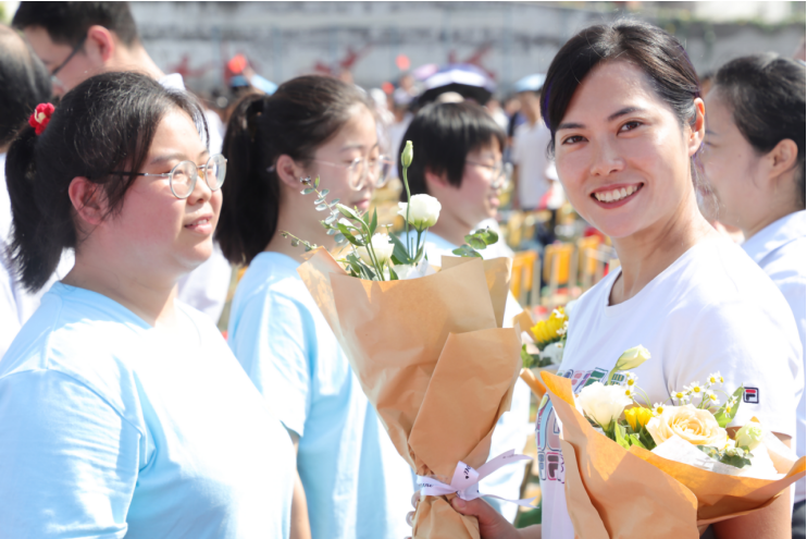 宜宾市叙州区第一中学校举行庆祝第37个教师节暨表扬大会