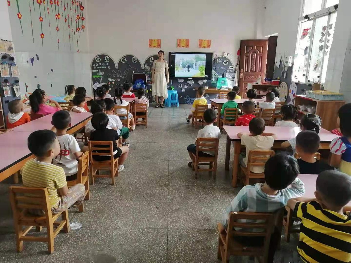 宜宾叙州区商州镇中心幼儿园开展《开学第一课》安全专项教育活动