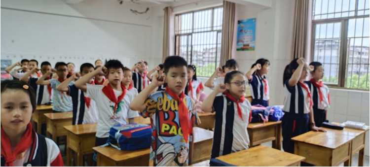 南溪区丽雅小学校：开展秋季开学心理健康讲座 打开心灵的快乐频道