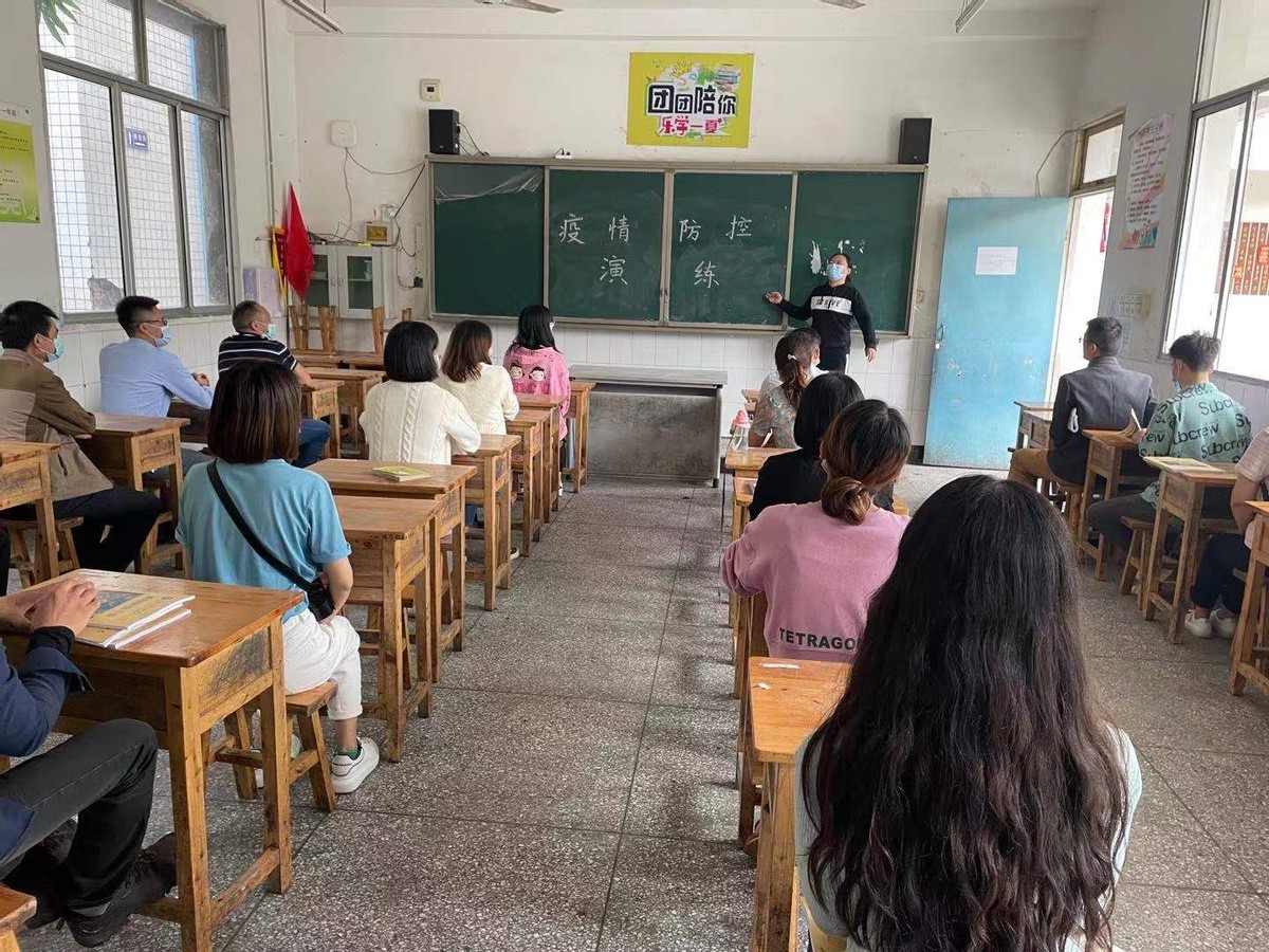 宜宾市南溪区裴石镇留宾小学校开展疫情防控实战应急演练