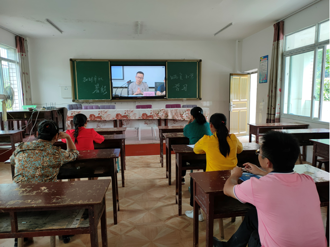 宜宾市叙州区商州镇晒金小学校组织参加食品安全网络培训视频会