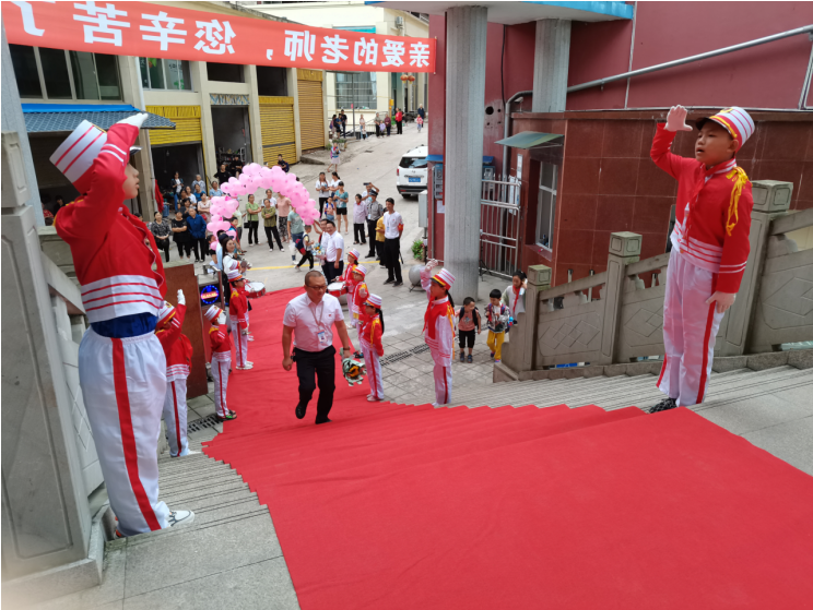 人类灵魂的工程师，节日快乐！屏山县大乘镇中心学校庆祝教师节