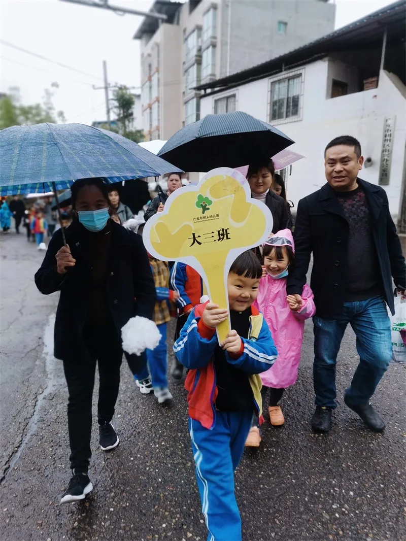 缅怀先烈敬英雄 融情寄思话清明——广元市树人幼儿园开展清明节主题教育活动