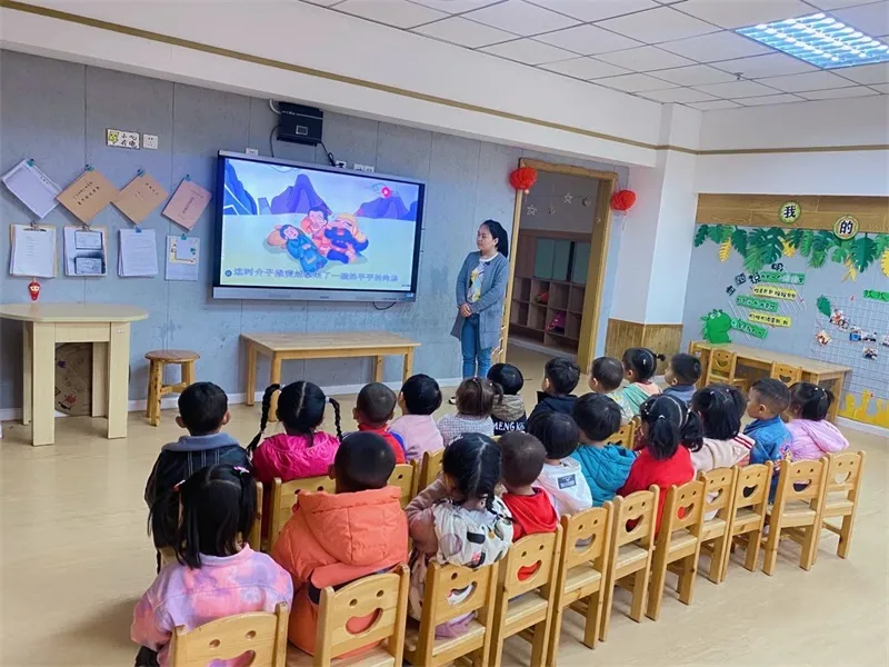 缅怀先烈敬英雄 融情寄思话清明——广元市树人幼儿园开展清明节主题教育活动