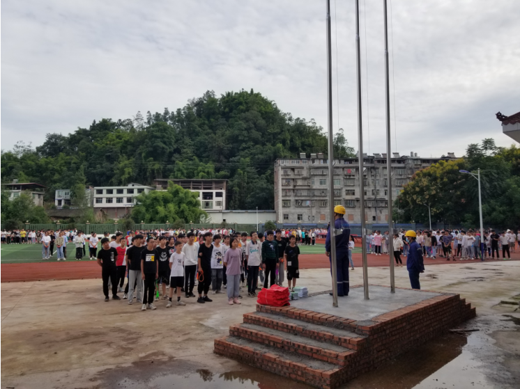 四川能投宜宾电力商州供电所深入商州镇初级中学宣传用电安全知识