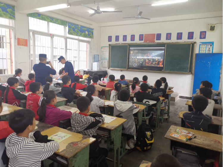 宜宾市叙州区商州镇小学校接受消防安全知识培训