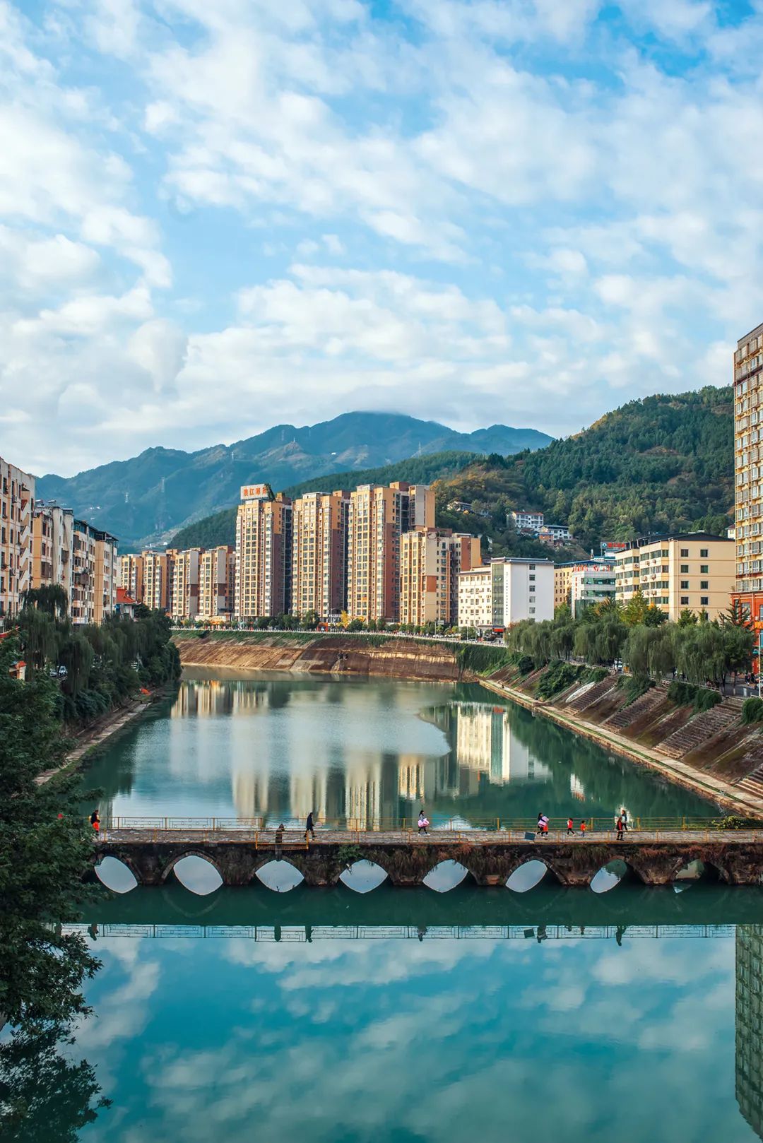 高考作文 | 全域旅游百花开 多彩广元迎客来